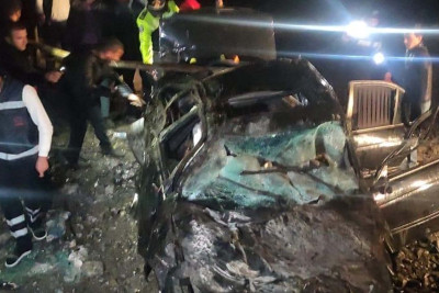 Şəkidə avtomobil çaya aşıb, iki nəfər xəsarət alıb