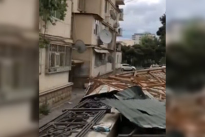 Bakıda külək xəstəxananın damını uçurub