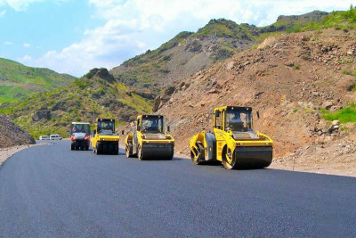 Laçından yan keçən yolun asfaltlanmasına başlanılıb