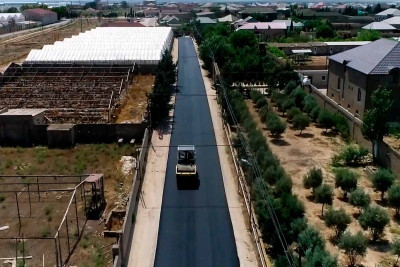 Zirə qəsəbəsində yol yenidən qurulur