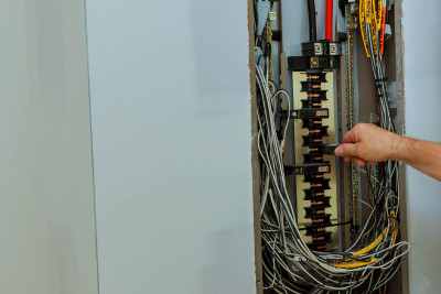 Ağdaş: fəhləni elektrik cərəyanı vuraraq öldürüb