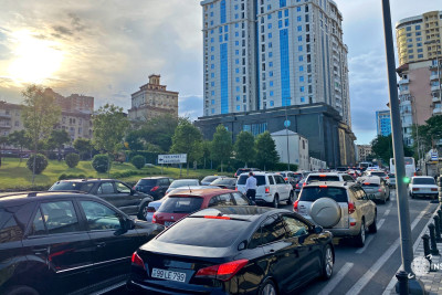 Hazırda paytaxtın bu küçə və prospektlərində sıxlıq var