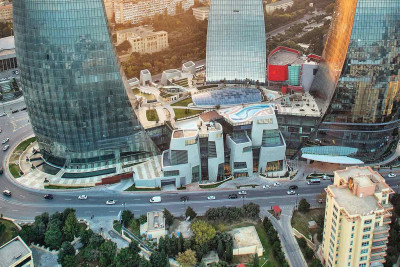 Fairmont hotelində ərəb gənc qızı döyüb