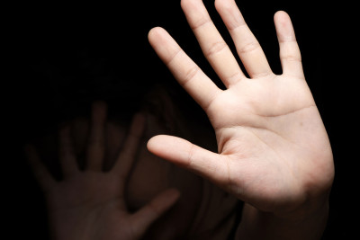 İnsan alveri ilə məşğul olan qadına 8 il 6 ay müddətinə cəza verilib