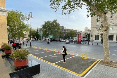Bakının mərkəzində ağacları kəsib parkinq yaratdılar FOTO