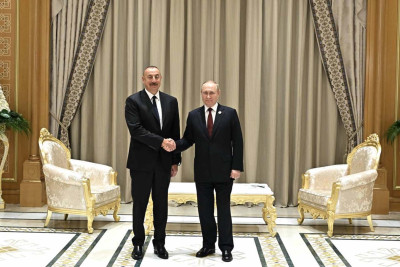 İlham Əliyev Aşqabadda Vladimir Putinlə görüşüb