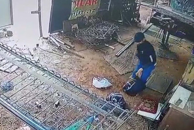 Paytaxtda sexdən oğurluq edən şəxs təhlükəsizlik kamerasına düşüb