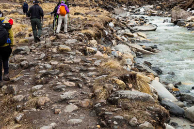 İtkin düşən hindistanlı turistin axtarışlarına alpinist və dronlar cəlb olunub