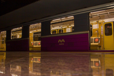 Metroda qatarda tüstülənmə baş verib, 3 dəqiqəlik yubanma olub