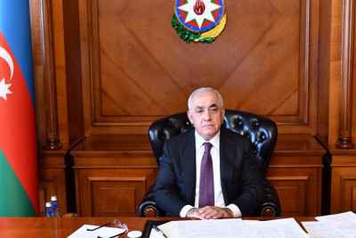 Baş nazir neft emalı zavodunda aparılan işlərlə tanış olub