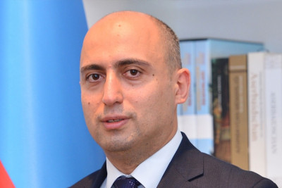 Emin Əmrullayev: 30-35 yaşında elmi ad alan alim bütün ömrü boyu bu addan istifadə etməməlidir