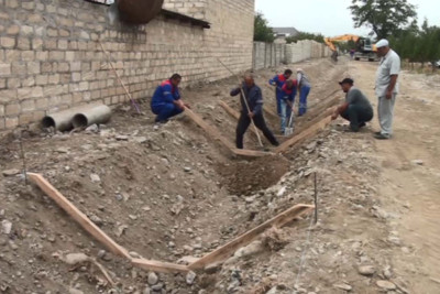 Samuxda beton kanal çəkilir