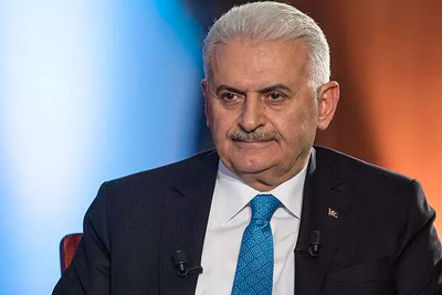 Türkiyənin sabiq Baş naziri Azərbaycanda qəzaya uğrayıb