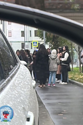 Полиция Москвы не подпустила большинство азербайджанок к посольству Франции