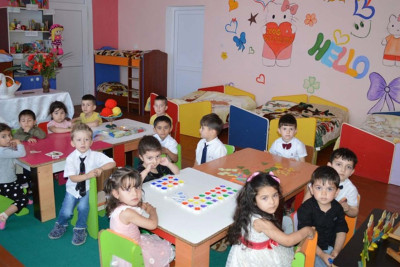 Azərbaycanda uşaqlarla işləyənlərə dair tələblər dəyişdirilir