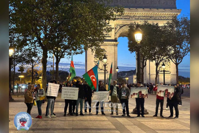Azərbaycanlılar Parisdəki Zəfər tağının yaxınlığında Senatın qətnaməsinə qarşı daha bir aksiya keçiriblər