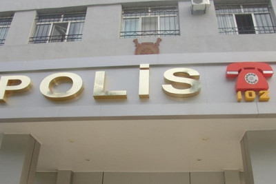Gəncədə İH-nin qarşısında bir nəfər qolunu kəsib