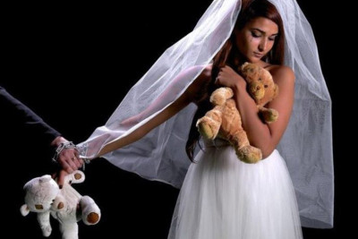 16 yaşlı qız onu evləndirmək istəyən ailəsindən polisə şikayət edib