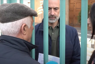 Fransa səfirliyinin “qərəzsiz mövqeyi”: səfirliyin nümayəndəsi İrəvanda keçirilən aksiya iştirakçılarının məktubunu qəbul edib