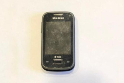 Həbsdə olan qardaşına telefon keçirən şəxs ifşa edilib