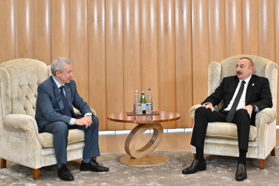 Prezident Rusiyanın “Yedinaya Rossiya” Partiyasının Ali Şurası Bürosunun üzvünü qəbul edib