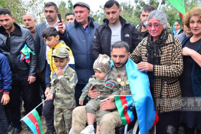Türkiyədə iki ilə yaxındır müalicə alan qazi Vətənə qayıdıb