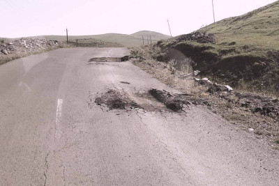 Daşkəsəndə 9 yaşayış məntəqəsini birləşdirən yol bərbad vəziyyətdədir