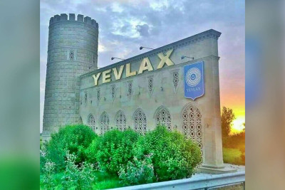 Yevlaxda azyaşlını döyən polis işdən çıxarılıb