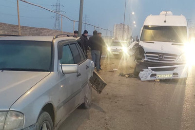 Məhəmmədi-Zabrat yolunda “Sprinter” minik avtomobili ilə toqquşub