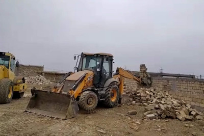 Qobu və Sarayda aparılan qanunsuz tikintilər sökülüb