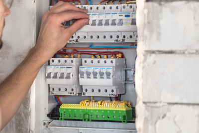 Azərişığın 2 əməkdaşını elektrik cərəyanı vurub