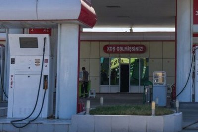 Biləsuvar sakinləri yanacaqdoldurma məntəqələrində növbəyə dayanıblar