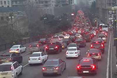 Bakıda bir sıra küçələrdə tıxac müşahidə olunur - SİYAHI