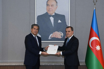 Ceyhun Bayramov yeni səfiri qəbul edib