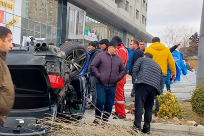 Bakıda avtomobil aşıb: 1 nəfər xəsarət alıb