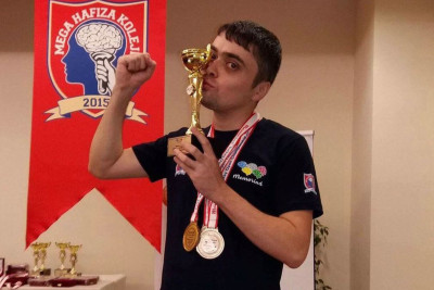 Azərbaycanlı mütəxəssis dünyanın ən güclü 10 yaddaşından biri seçilib