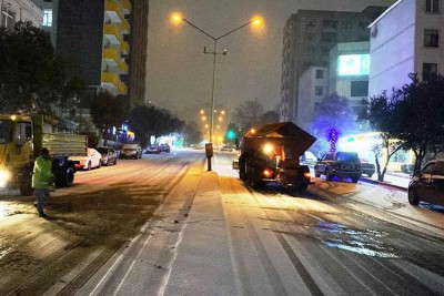 Bakının küçələri qardan təmizlənib