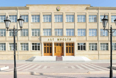 Naxçıvan Ali Məclisinin işdən çıxarılan şöbə və sektor müdirlərinə yeni vəzifələr verilib