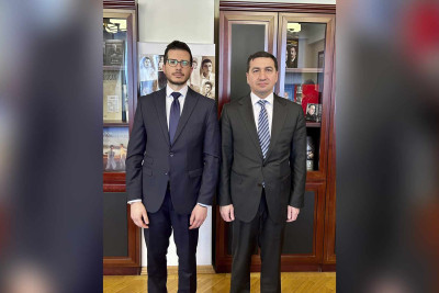 Hikmət Hacıyev İsrail səfiri ilə görüşüb