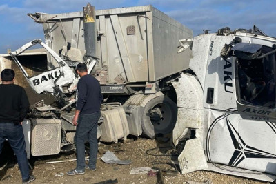 Bakı-Quba yolunda ağır tonnajlı yük maşınları toqquşub, xəsarət alan var