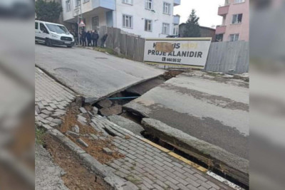 İstanbulda yol çöküb: sakinlər təxliyə olunublar
