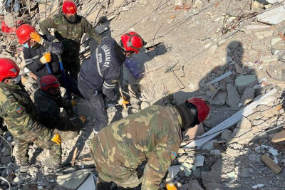 Xilasedicilərimiz Türkiyədə dağıntılar altından 51 nəfəri sağ çıxarıblar