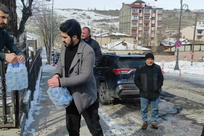Azərbaycanın Qars şəhərindəki Baş Konsulluğu da zəlzələdən zərər görənlərə yardım edib