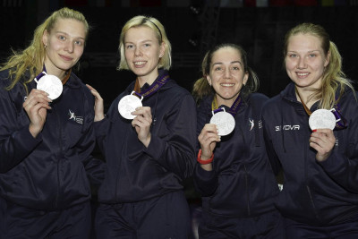 Qadın qılıncoynadanlarımız Dünya Kubokunda gümüş medal qazandılar