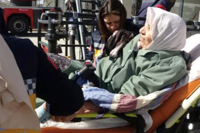 384 saat sonra 90 yaşlı qadın və oğlu xilas olundu