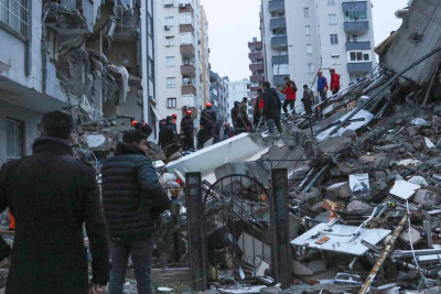 Türkiyədə zəlzələdə ölənlərin sayı 1 121 nəfərə çatıb