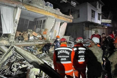 Ötən gün Türkiyədə baş verən zəlzələdə yaralananların sayı 560-ı ötüb