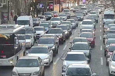 Bakıda bəzi yollarda sıxlıq müşahidə olunur - SİYAHI
