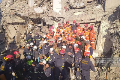 Xilasedicilərimiz dağıntılar altından 198 saatdan sonra 2 nəfəri sağ çıxarıb