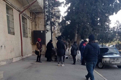 Sumqayıtda kişi eyvandan yıxılaraq ölüb